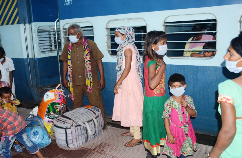 अहमदाबाद से पहुंचे 481 मजदूरों में से 20 में सर्दी-बुखार के दिखे लक्षण, रैपिड टेस्ट में सबकी रिपोर्ट निगेटिव