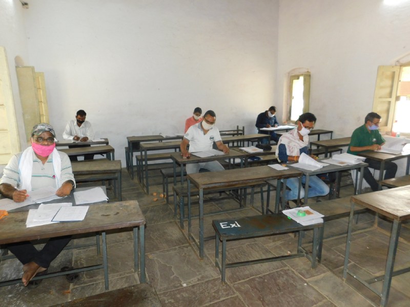 1,81000 उत्तर पुस्तिकाओं में 9000 का मूल्यांकन कार्य शेष