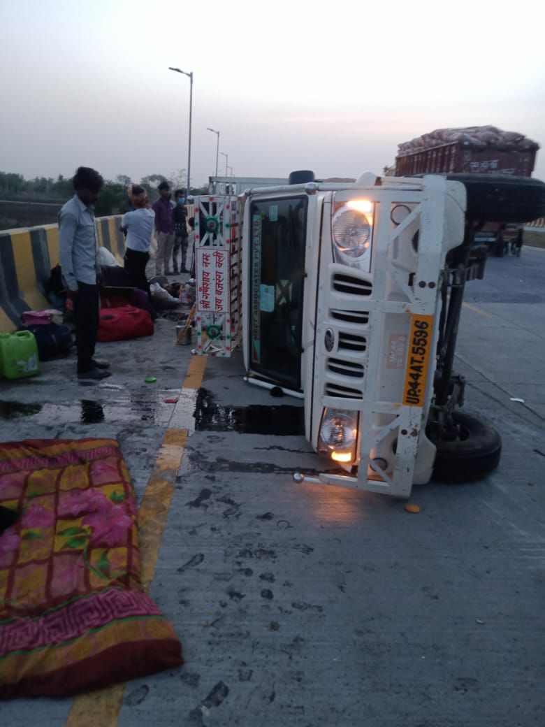 पुणे से आ रहे यूपी के मजदूरों की पिकप पलटी, एक दर्जन मजदूर थे सवार