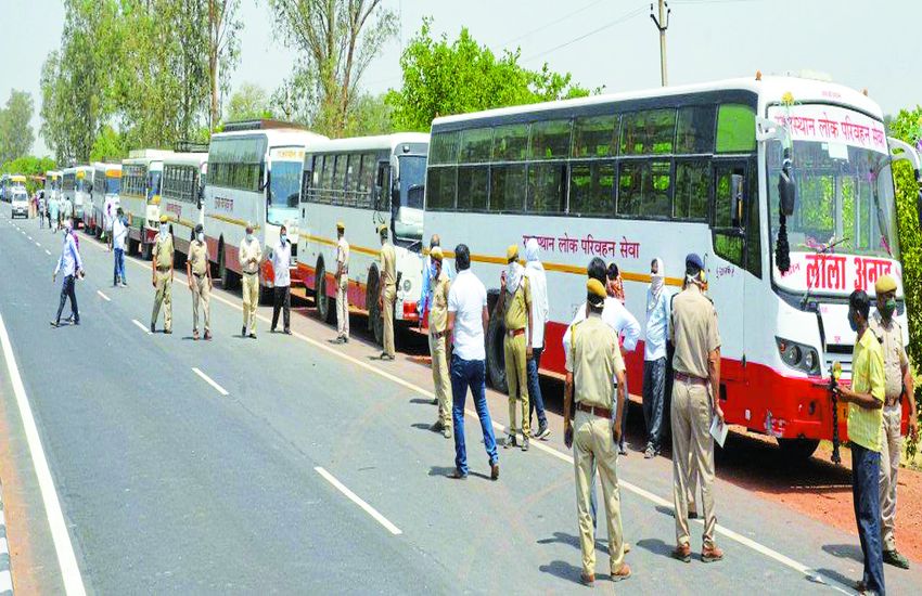 पलायन पर भारी सियासत: अलवर से गई कांग्रेस की बसों को यूपी सरकार ने बॉर्डर पर रोका