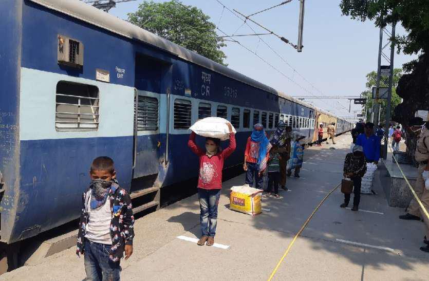 Lockdown : Gujrat में ट्रेनों से आठ लाख प्रवासी श्रमिकों की  घरवापसी