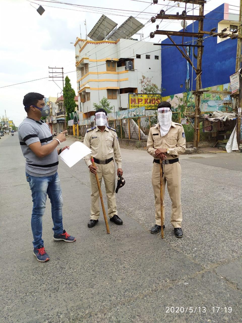 Indore Lockdown 4.0 : आमजन के साथ व्यापारी, वकील ने भी बढ़ाए मदद को हाथ