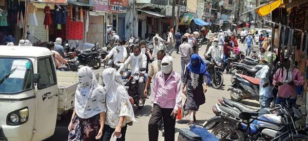 By the afternoon, the hatline starts appearing in the fair