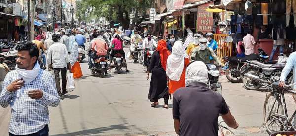 By the afternoon, the hatline starts appearing in the fair