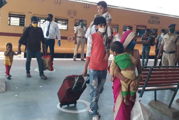 श्रमिक स्पेशल ट्रेन आई हिण्डौन, केरल से डेढ़ हजार राजस्थानी लौटे अपने ‘देस’