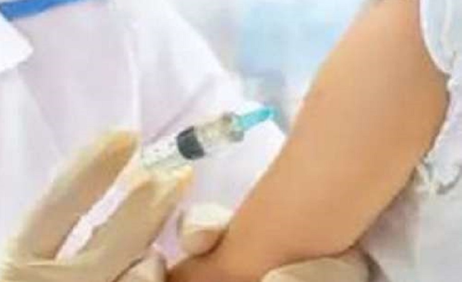 सोशल डिस्टेंसिंग के साथ टीकाकरण, एक केंद्र पर 10 बच्चों को टीका