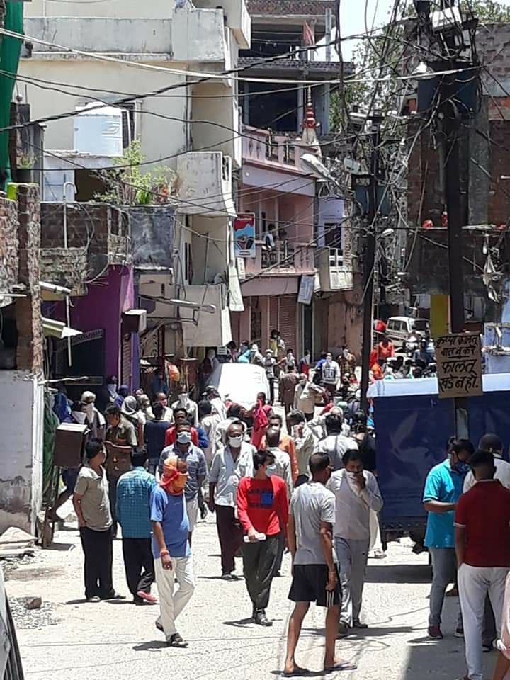 दाल उबाल कर खाओ, न आटा न तेल, राशन के लिए फिर बढ़ा संकट