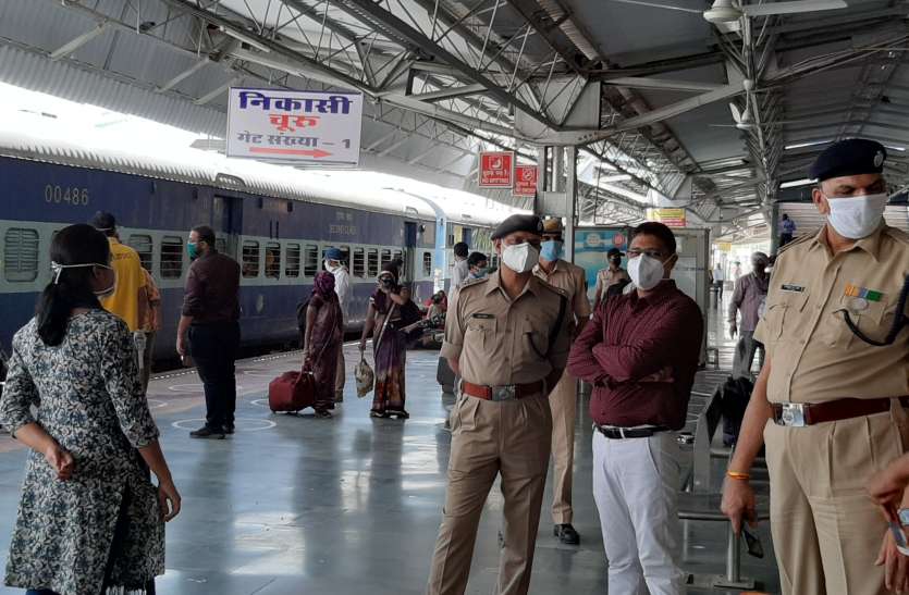 Indian Railway: प्रवासी श्रमिक नहीं चलें से पटरी पर