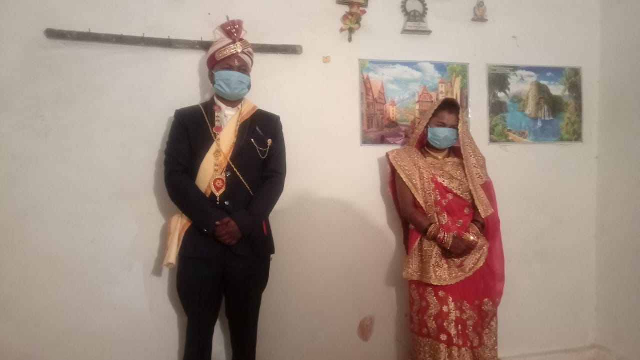 Unique wedding in lockdown: bride and groom arrived with mask, seven r