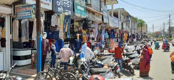 Market opened from 7 am to 7 pm, less crowded than lockdown