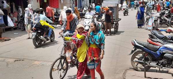 Market opened from 7 am to 7 pm, less crowded than lockdown