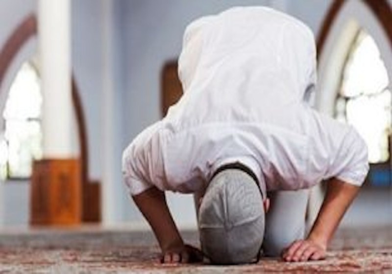 मस्जिदों में पसरा रहा सन्नाटा, रोजेदारों ने घर में पढ़ी नमाज, 23 मई को देखा जाएगा ईद का चांद