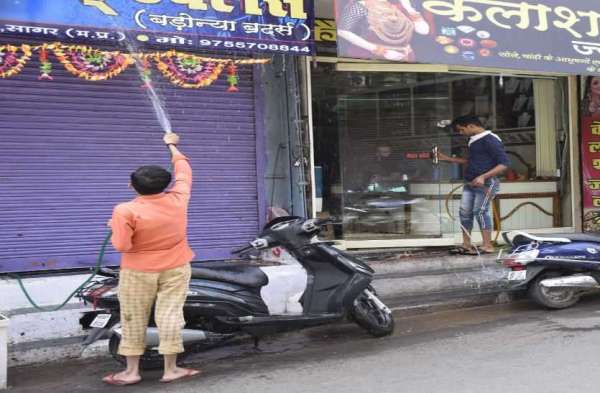 60 दिन बाद गुलजार नजर आए शहर के चौक और चौराहे, दुकान पर भी दिखाई दिए ग्राहक