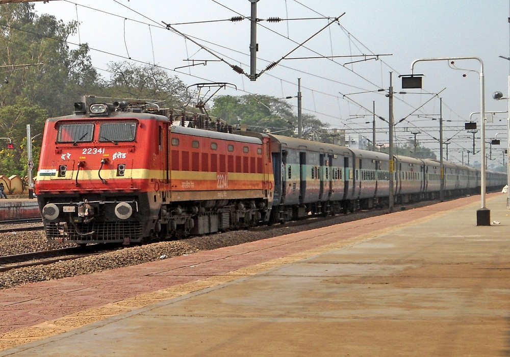 मुम्बई से गोरखपुर के लिए निकली प्रवासी मजदूरों से भरी ट्रेन पहुंच गई ओडिशा, इंडियन रेलवे पर खड़े हो रहे सवाल, जवाब देना हो रहा मुश्किल