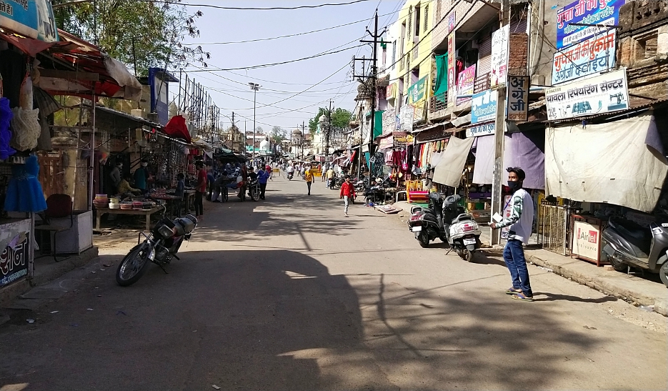 बाजारों में दुकानें खुली, सडक़ों पर छाया रहा सन्नाटा  before Nauta, temperature at 46 ° C, news in hindi, mp news, datia news