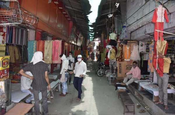 60 दिन बाद गुलजार नजर आए शहर के चौक और चौराहे, दुकान पर भी दिखाई दिए ग्राहक