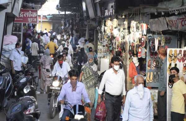 60 दिन बाद गुलजार नजर आए शहर के चौक और चौराहे, दुकान पर भी दिखाई दिए ग्राहक