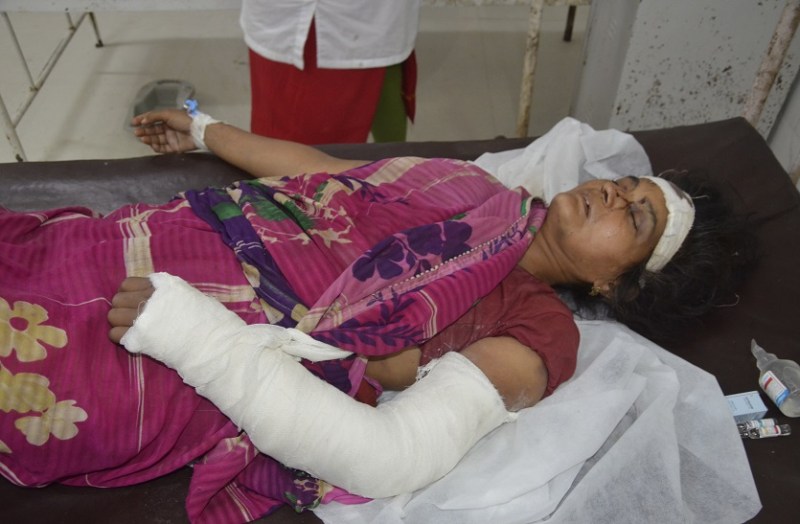 पड़ा था बीड़ी के गोदाम पर छापा, शक में परिजनों को ही कमरे में बंद कर पीटा