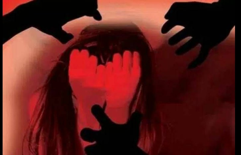 रिश्ते शर्मसार: सगे भाई ने अपने दोस्तों के साथ मिलकर बहन का किया सामुहिक बलात्कार, फिर गला दबाकर उतार दिया मौत के घाट