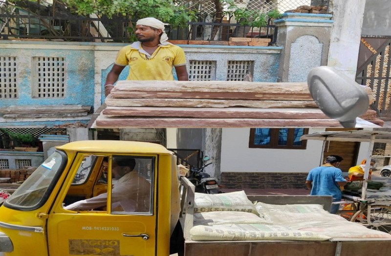 साजों पर सुर छेडऩे वाले पत्थर तोडऩे को मजबूर,आखिर किस मोड़ पर लाकर छोड़ेगा कोरोना