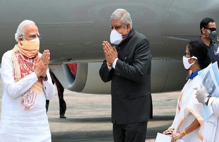हवाई दौरा कर बोले प्रधानमंत्री- पूरा देश पश्चिम बंगाल के साथ