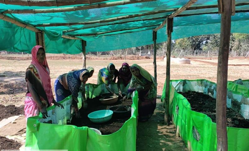 जैविक खाद का रिकॉर्ड उत्पादन, अब बेचने की समस्या पैदा हो गई