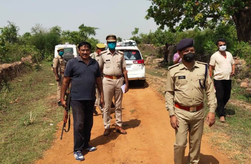 गोलियों की तड़तड़ाहट से गूंज उठा बीहड़ पुलिस व डकैतों में मुठभेड़ एक डकैत घायल