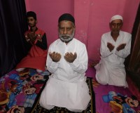 Know why this time of Eid was celebrated by offering Namaz in special homes and prayed to get rid of Eid Coronaजानिए इस बार की ईद क्यों रही विशेष-घरों में नमाज अदा कर मनाई ईद कोरोना से मुक्त करने मांगी दुआ