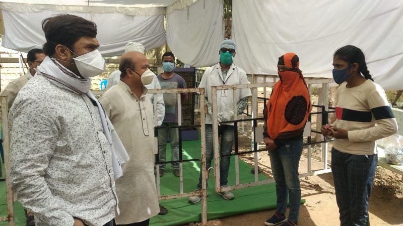 भोपाल और इंदौर से घर लौटे विद्यार्थी