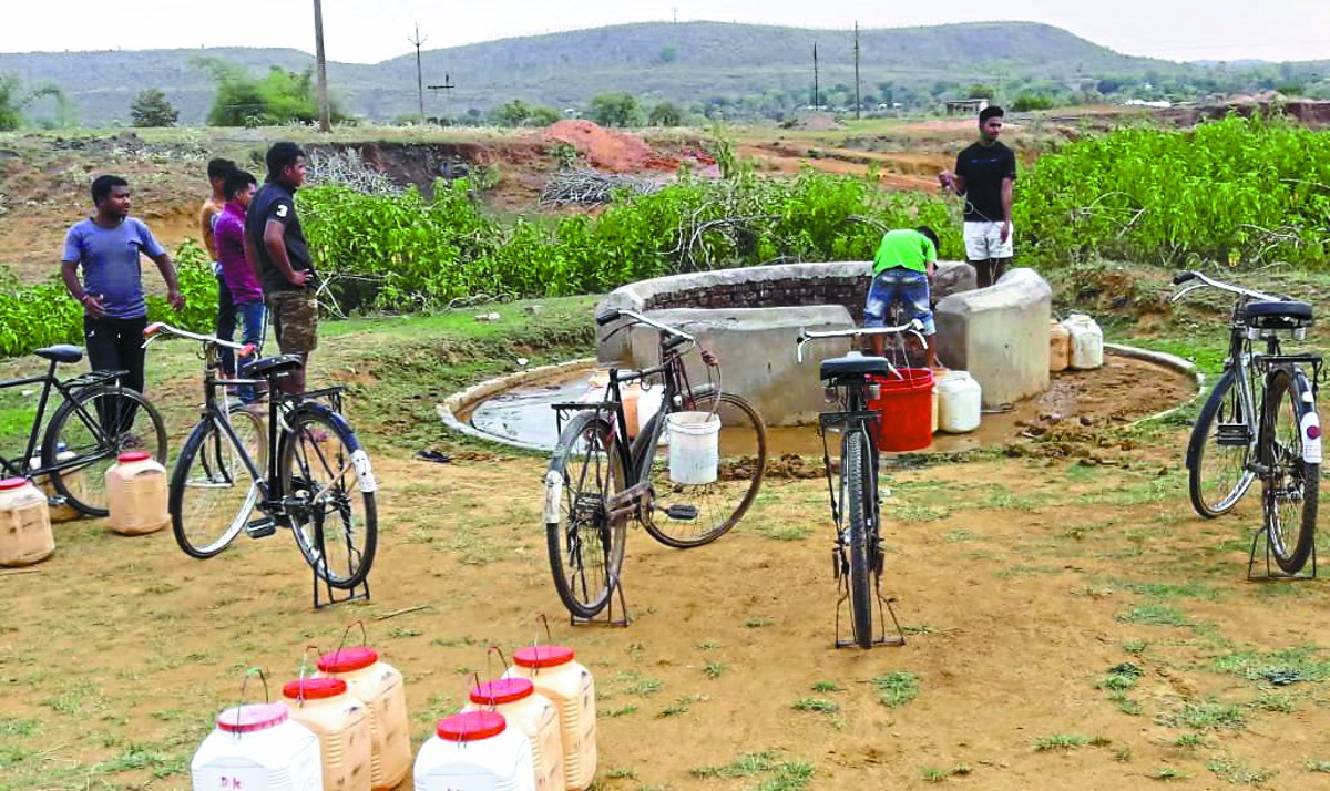 Water crisis: Water cracking in the scorching sun of the Nauta