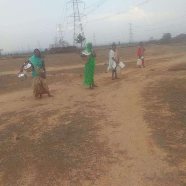 Innocent children, who are suffering from water crisis among the heat of Loo, also help