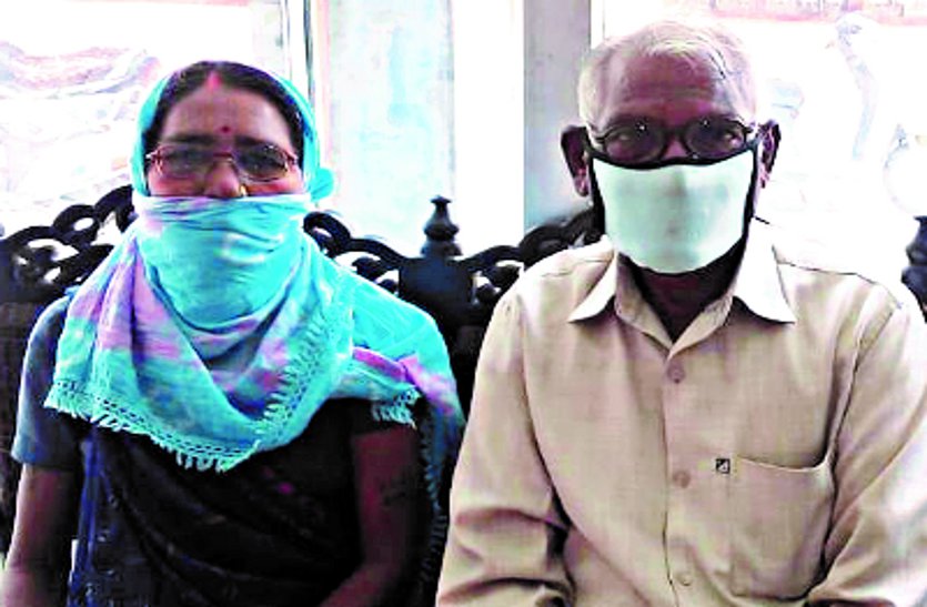 Martyr constable's old parents are going round for pension, family is difficult to run