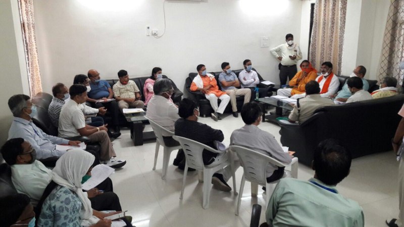 टिड्डी दल के हमले से हुए नुकसान को देखने पहुंचे कृषि मंत्री, मुआवजा देने की घोषणा