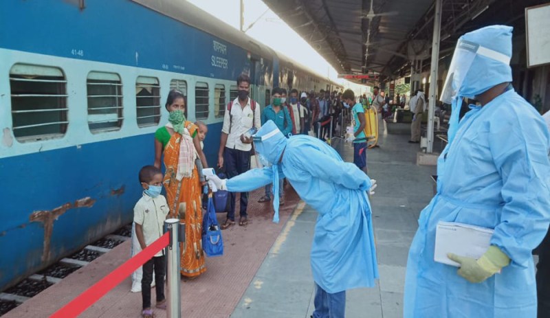 केरल से श्रमिक स्पेशल ट्रेन से अंबिकापुर पहुंचे सरगुजा संभाग के 568 प्रवासी मजदूर, बसों से भेजे गए क्वारेंटाइन सेंटर