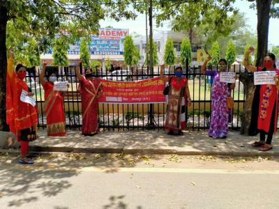 कोरोना संकट में आंगनबाड़ी कार्यकर्ताओं का मौन प्रदर्शन, सुरक्षा उपकरण, 50 लाख का बीमा और मांगी प्रोत्साहन राशि