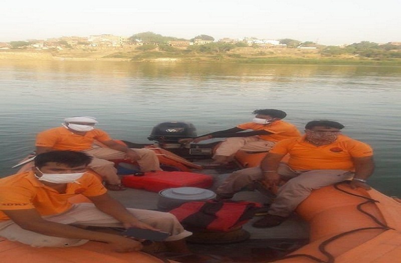 लू के थपेड़ों के बीच चम्बल नदी से निगरानी,एसडीआरएफ जवान रात दिन निगाहें जमा दे रहे सुरक्षा