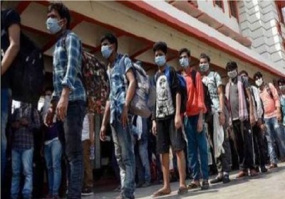 रिफंड के लिए रेलवे स्टेशन के चक्कर लगाने को मजबूर हुए लोग, कर्मचारी बोले, नहीं हैं पैसे, बाद में आना...जानिए पूरा मामला !