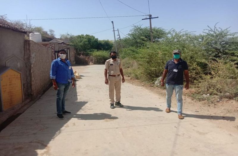 सनवाड़ा में घर-घर सर्वे जारी, पंचायत में अब तक 11 कोरोना पॉजिटिव, पूरे गांव में लगाया कफ्र्यू