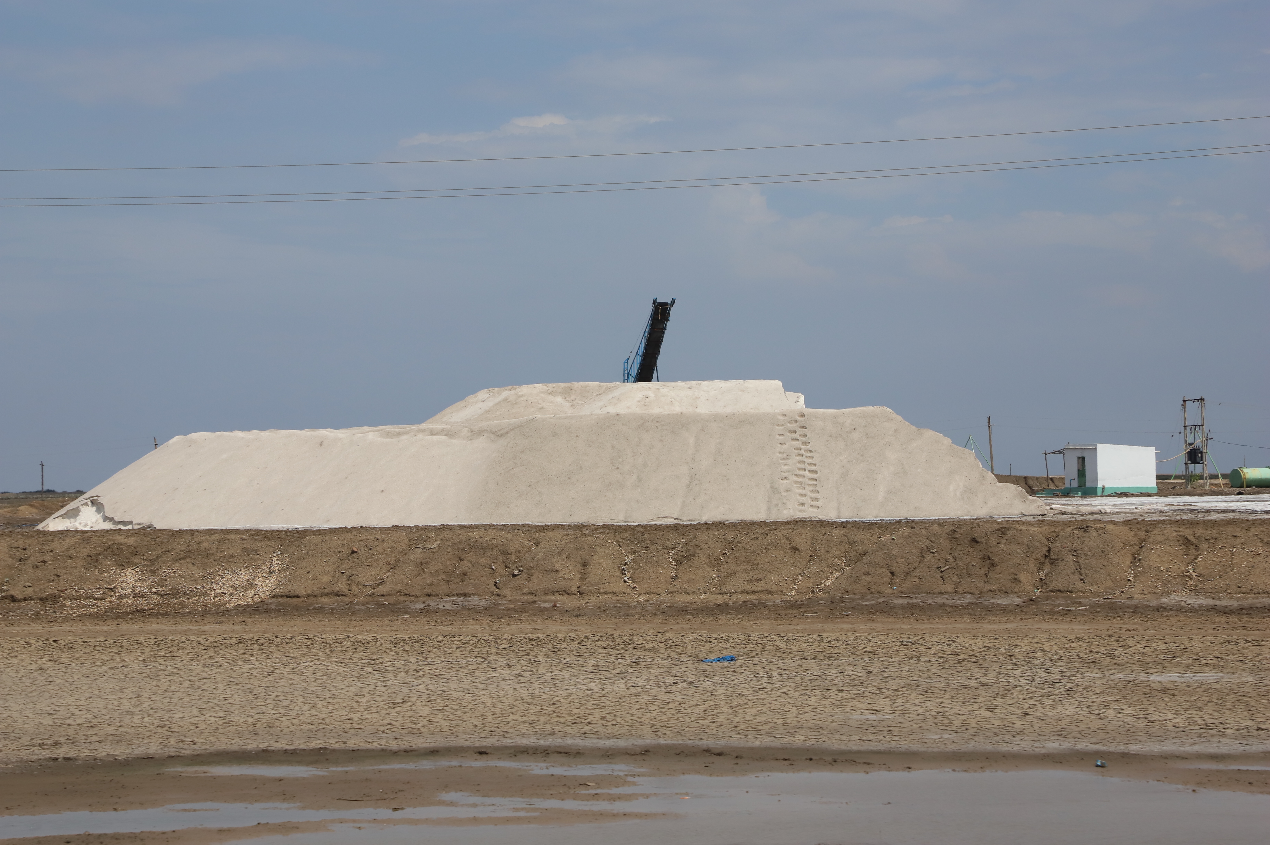 Kutch Salt industries: कच्छ में नमक श्रमिकों को मिल रहा है दुगना वेतन, 14 दिनों की क्वारन्टाइन अवधि का भी मिल रहा है वेतन
