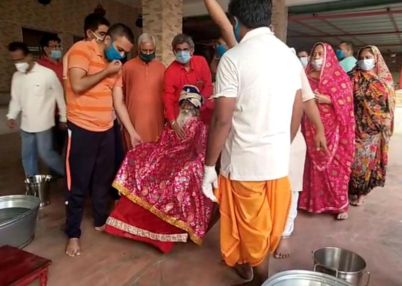 Gujarat: चुंदड़ी वाले माताजी' को दी गई समाधि