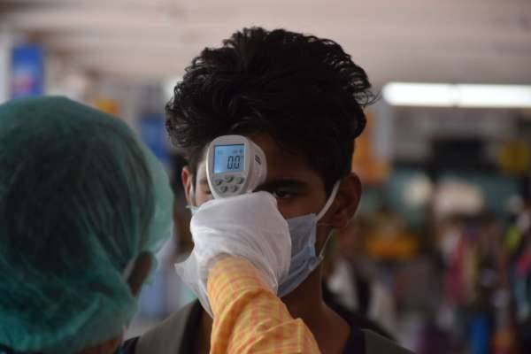 श्रमिक स्पेशल ट्रेन से सतना में उतरे मजदूर, देखें फोटो में