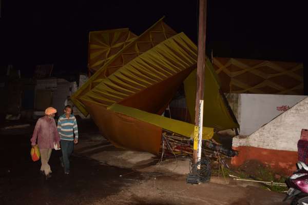 चक्रवाती तूफान बारिश ने कैस मचाई तबाही, देखें इन तस्वीरों में