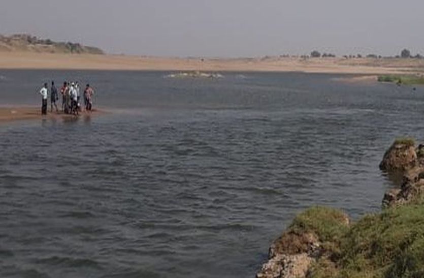 Kishore drowned in Chambal after bathing at Saver Ghat