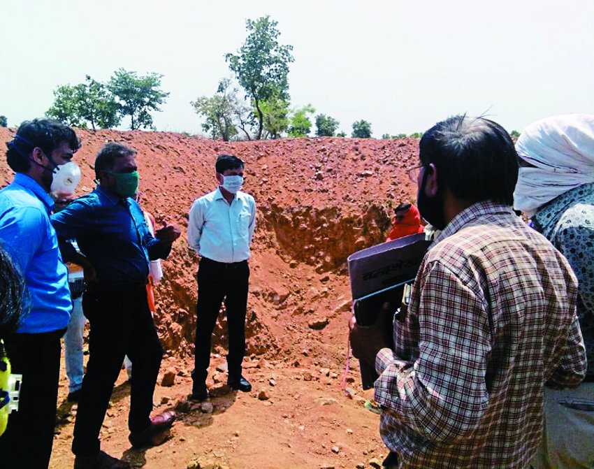 The commissioner inspected the works of the MNREGA scheme