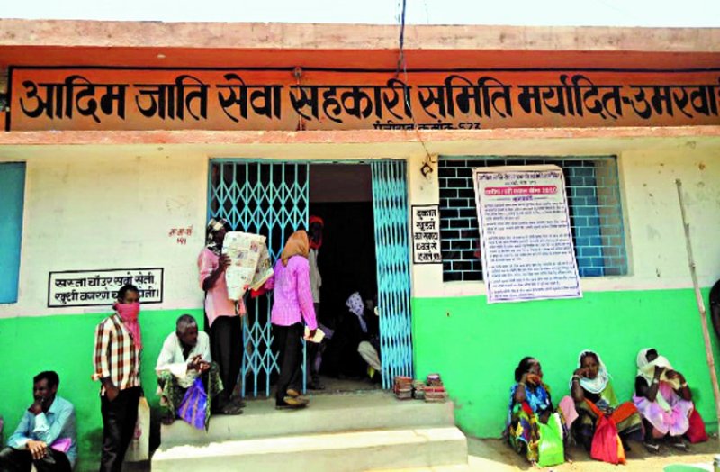 Umarwahi committee manager organized farmers fair in the society, called all the beneficiaries together