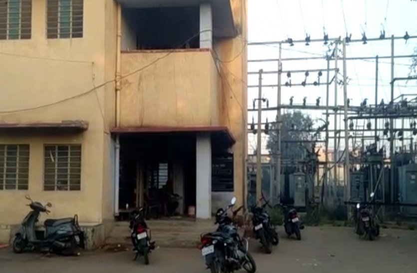 People Attack On Power House In Khairthal Town Of Alwar