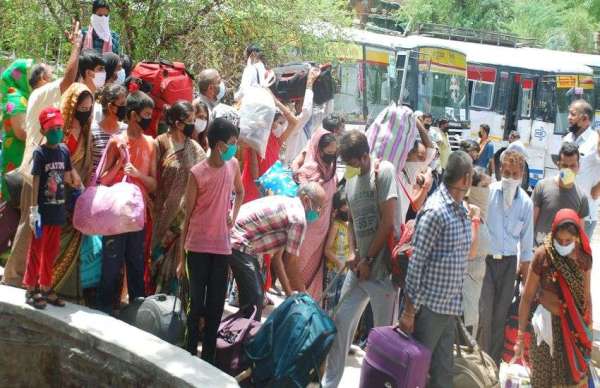 महाराष्ट्र  से 1500 यात्रियों को लेकर पहुंची स्पेशल ट्रेन।