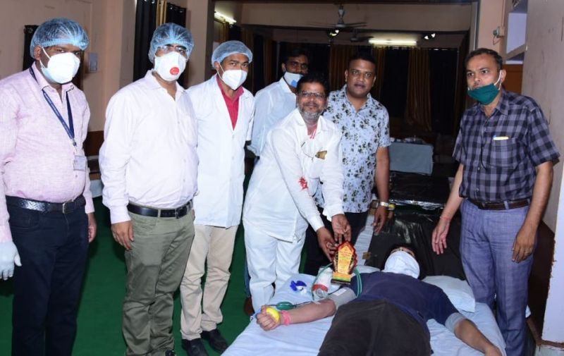 शिविर आयोजित कर संग्रहित किया 102 यूनिट रक्त