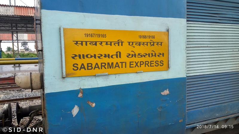 68 दिन बाद आज से चालू हुई ट्रेन के लिए बुक हुए दो टिकिट