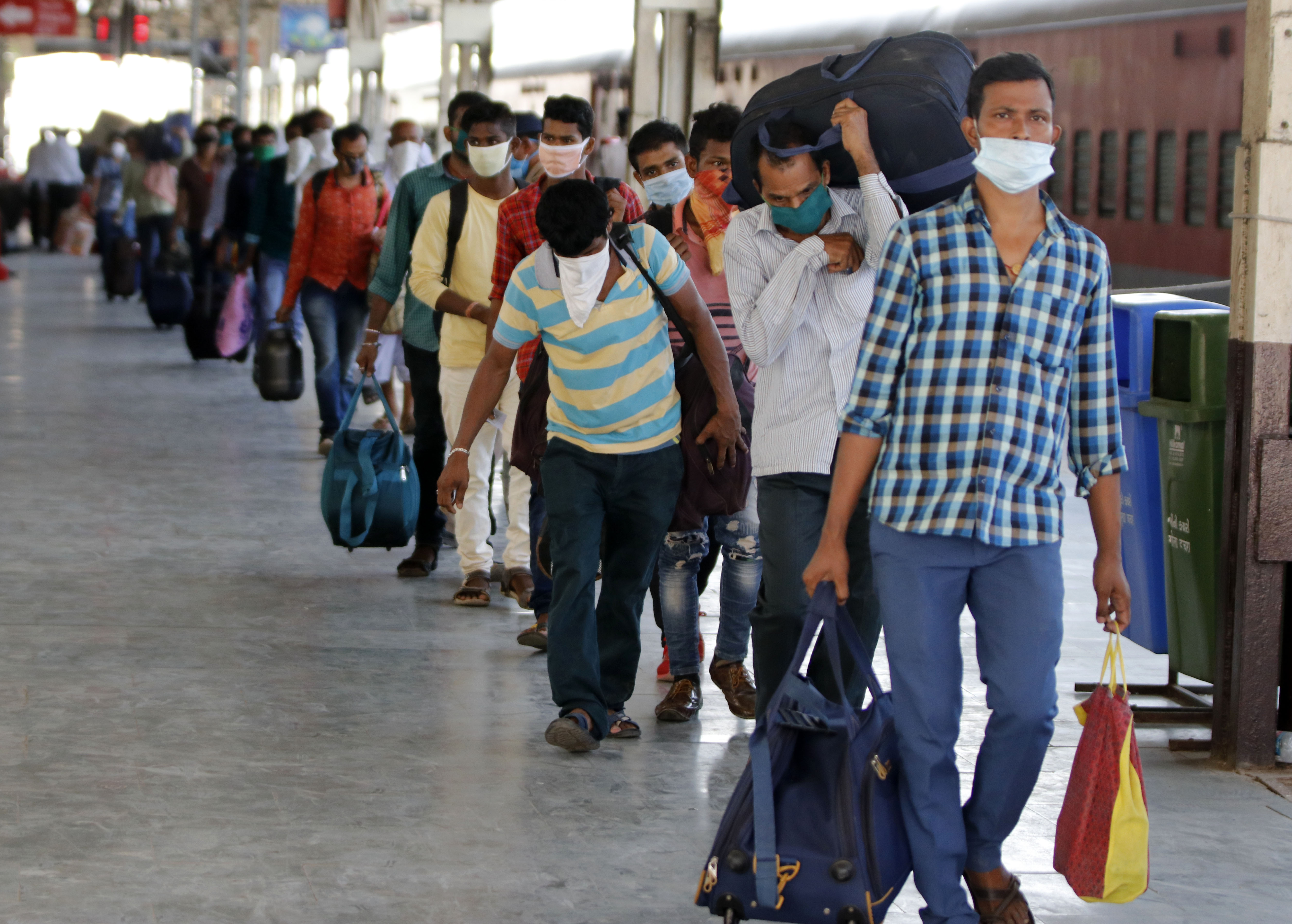 Migrant Labour: गुजरात ने 1017 श्रमिक स्पेशल ट्रेन से 15.18 लाख श्रमिकों को वतन पहुंचाया
